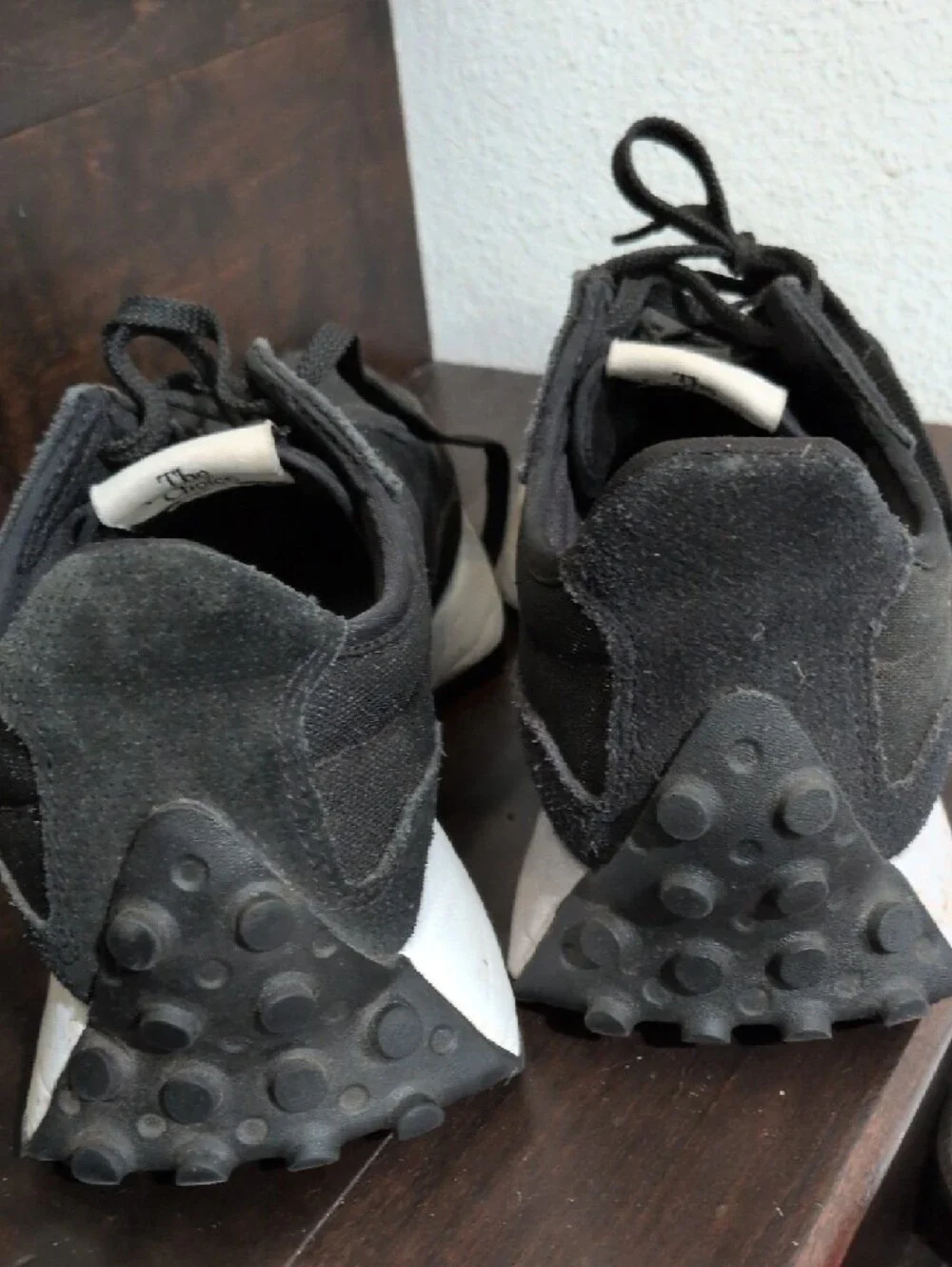 New Balance Black & White Casual Runner Shoes - Picture 5 of 6